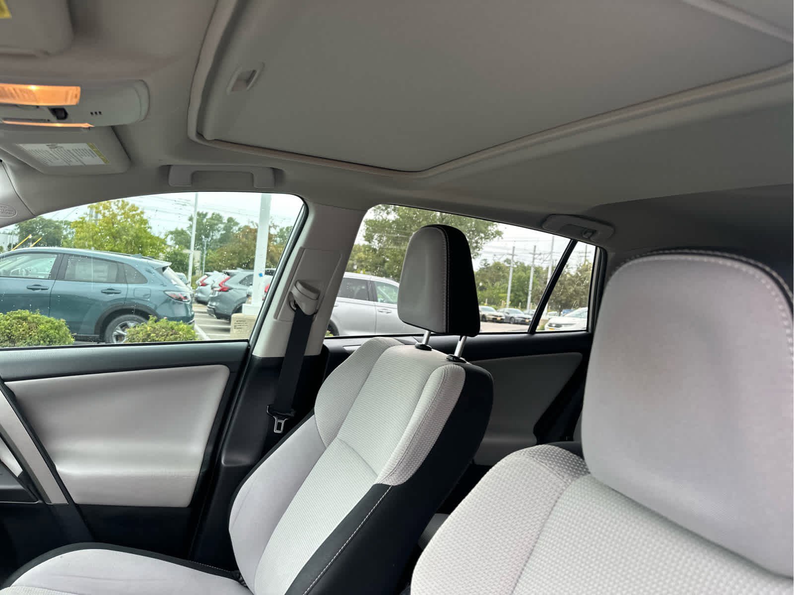 2017 Toyota RAV4 XLE photo 5