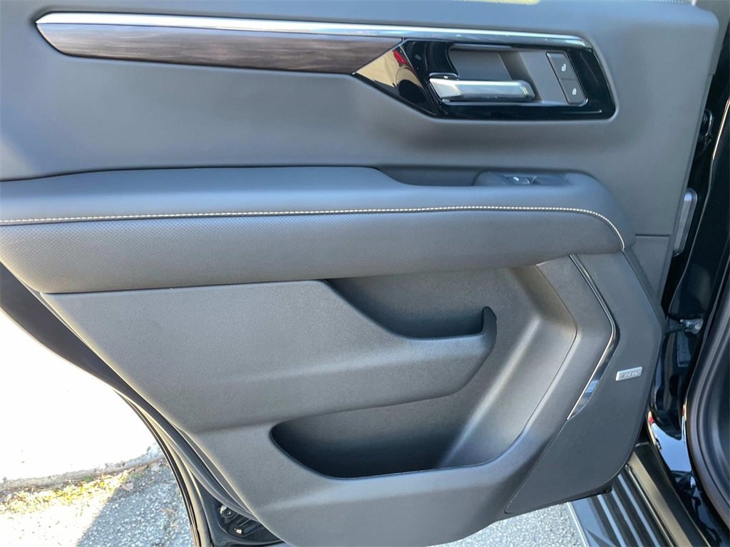 2025 Chevrolet Tahoe Premier photo 14