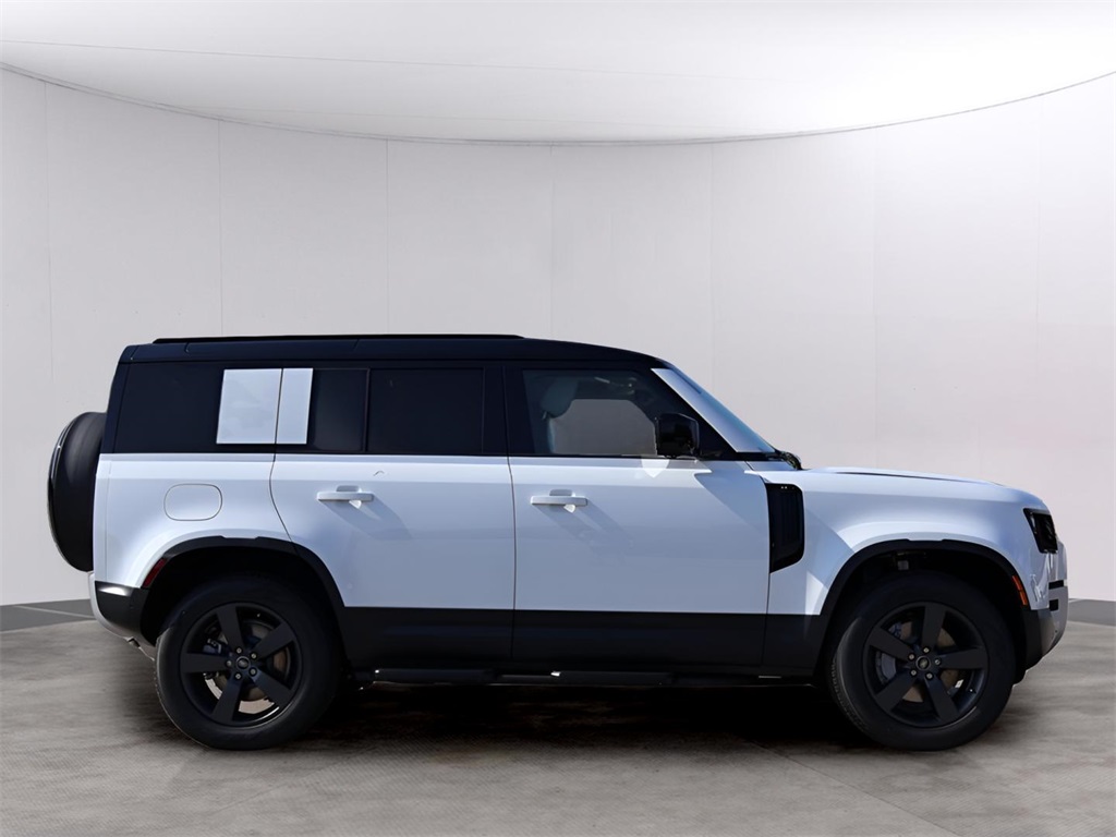 2025 Land Rover Defender 110 S photo 4
