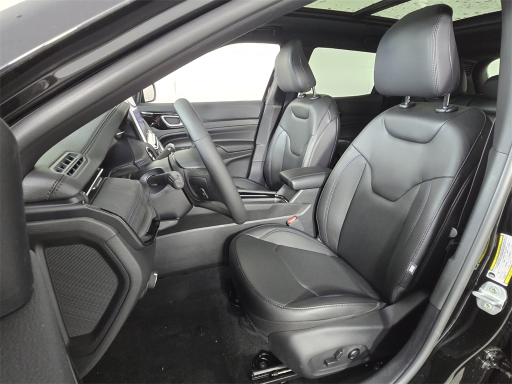 2025 Jeep Compass Limited photo 5