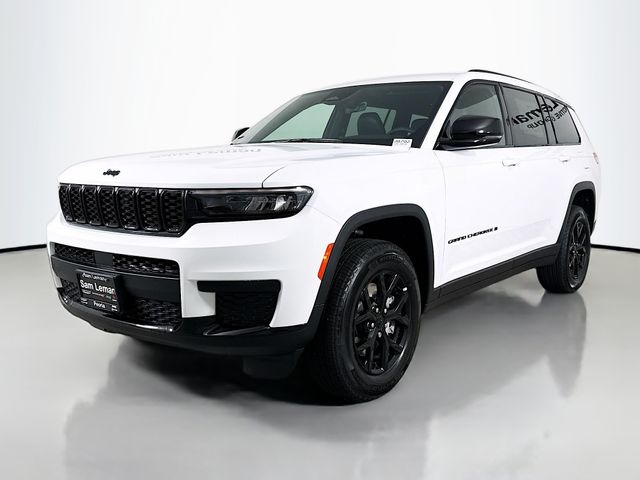 2025 Jeep Grand Cherokee Altitude photo 3