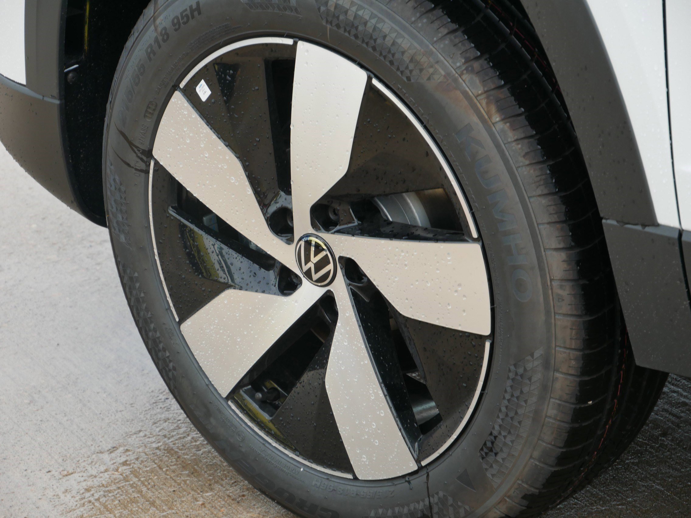 2025 Volkswagen Taos S photo 2