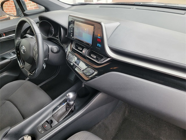 2018 Toyota C-HR XLE photo 14