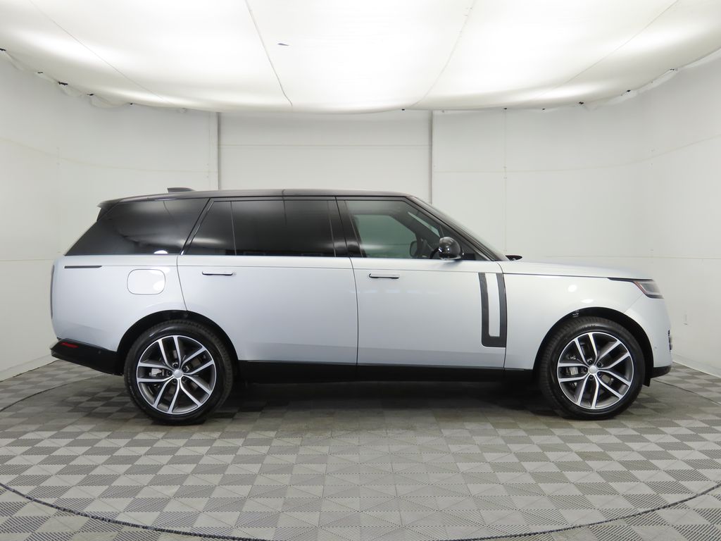 2025 Land Rover Range Rover SE photo 4
