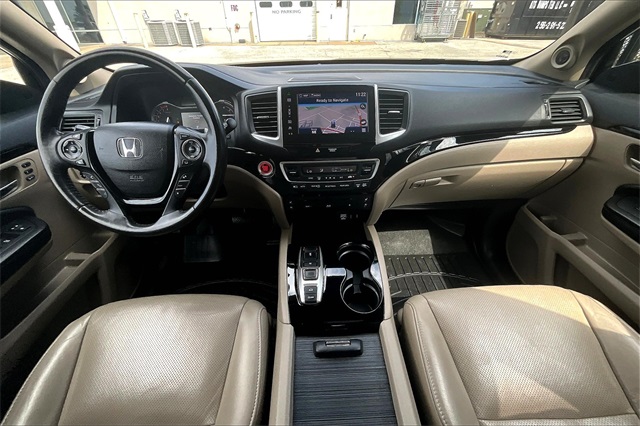 2016 Honda Pilot Elite photo 13