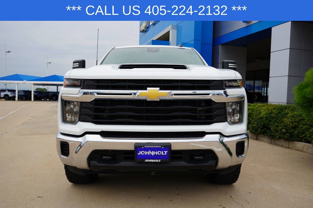2024 Chevrolet Silverado 2500HD LT photo 2