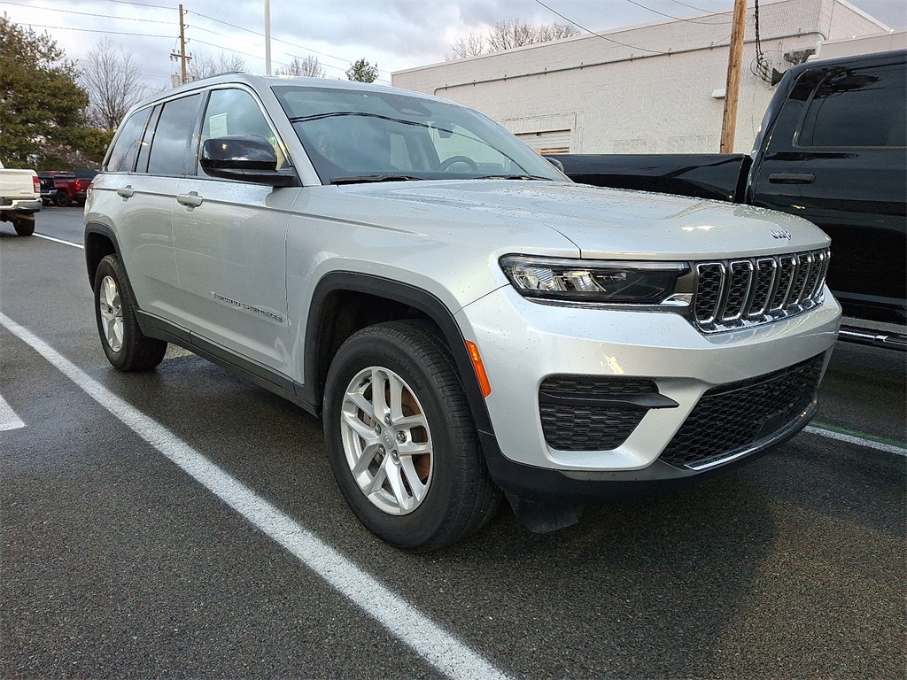 2024 Jeep Grand Cherokee Laredo's photo