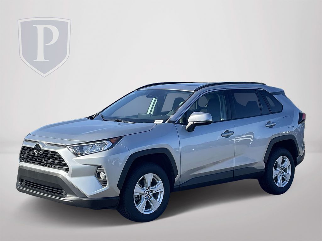 2020 Toyota RAV4 XLE photo 3