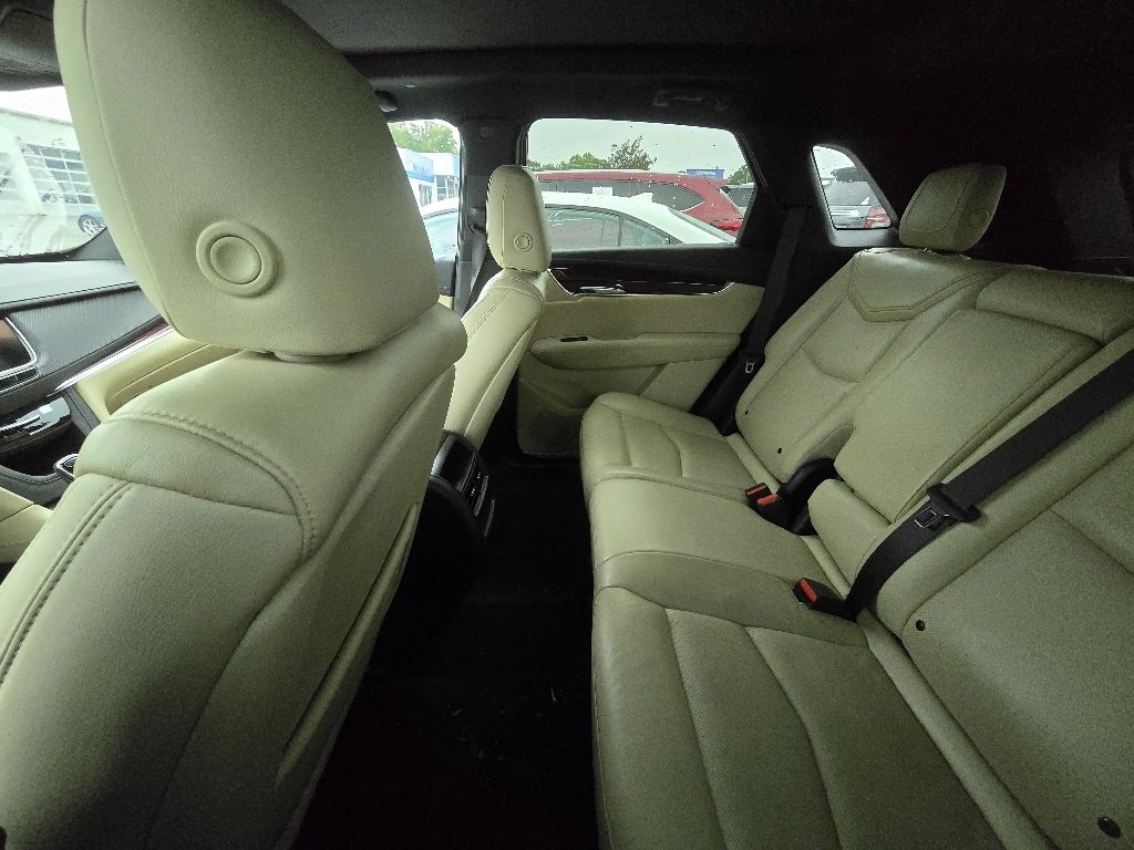 2017 Cadillac XT5 Luxury photo 2