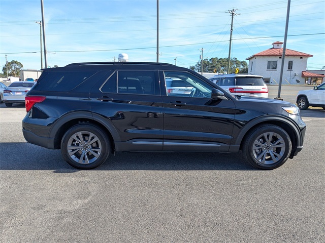 2023 Ford Explorer XLT photo 2