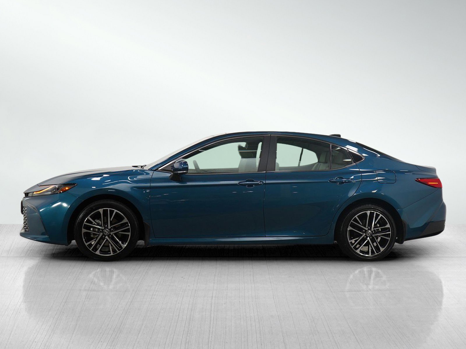 Used 2025 Toyota Camry XLE with VIN 4T1DBADK8SU529488 for sale in Bloomington, Minnesota