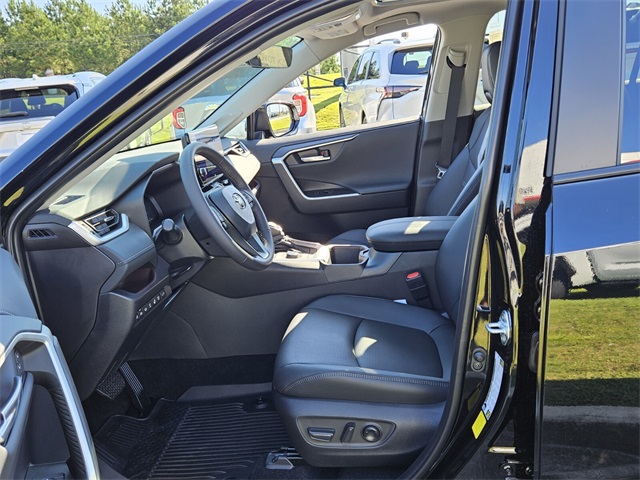 2025 Toyota RAV4 Hybrid Limited photo 4