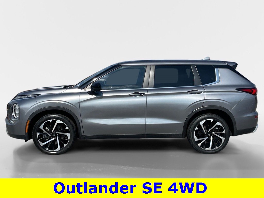 2022 Mitsubishi Outlander SE photo 2