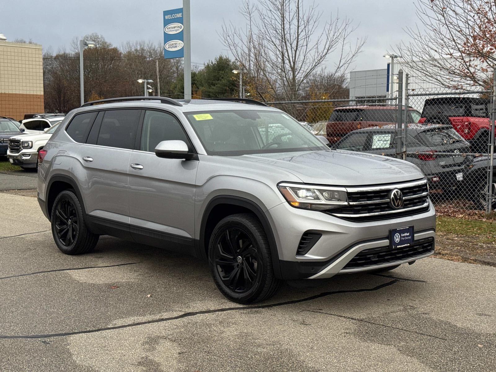 2022 Volkswagen Atlas V6 SE Technology photo 2