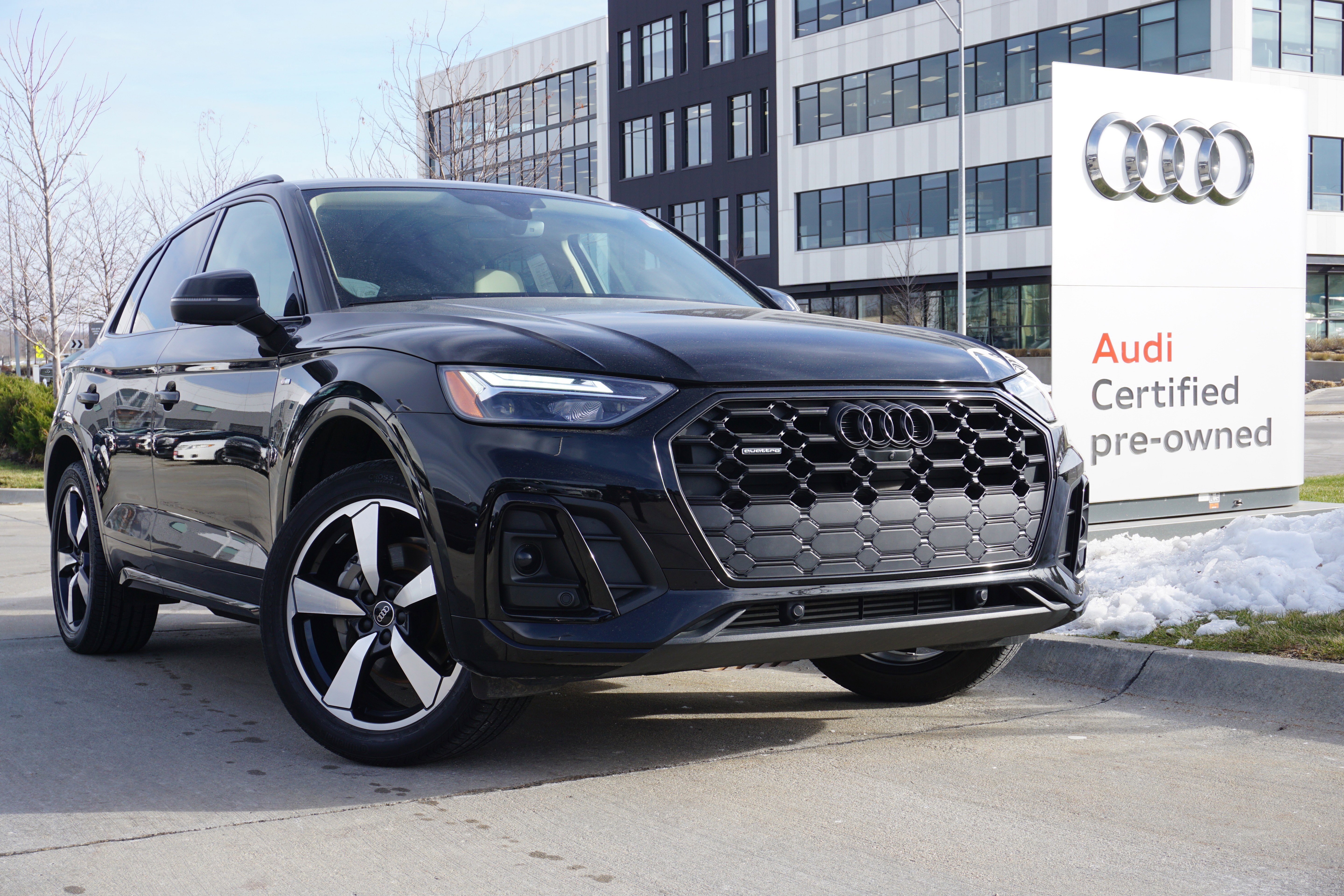 2022 Audi Q5 Premium Plus's photo