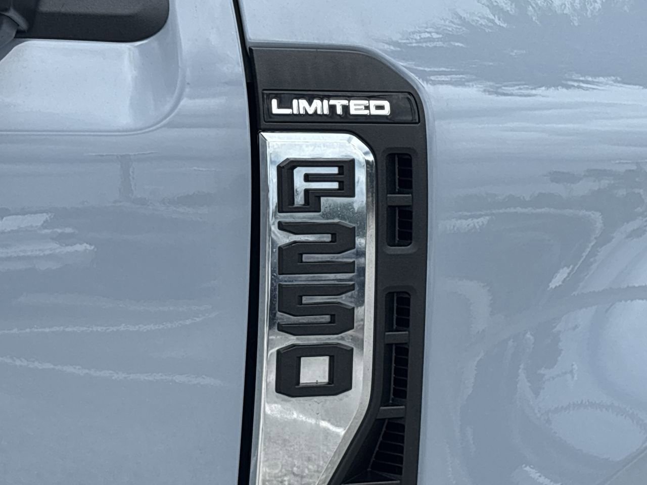 2024 Ford F-250 Limited photo 9