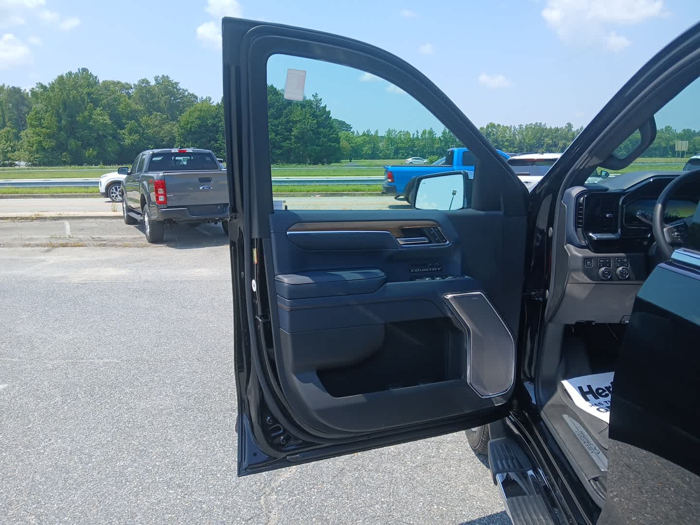 2024 Chevrolet Silverado 1500 High Country photo 11