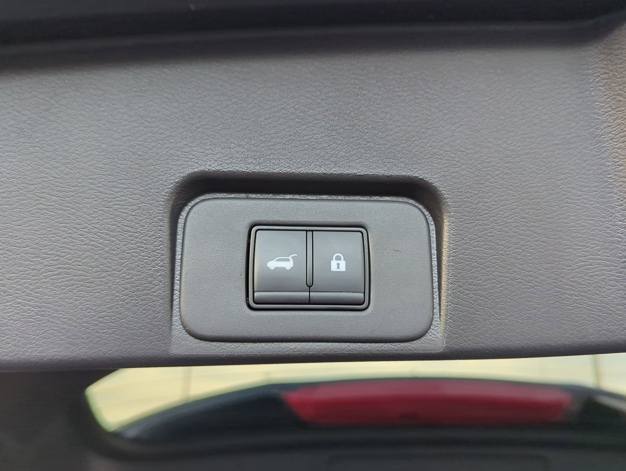 2024 Nissan Rogue SV photo 32
