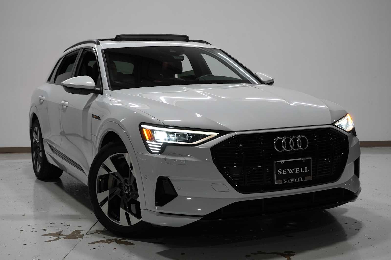2021 Audi e-tron Premium photo 3