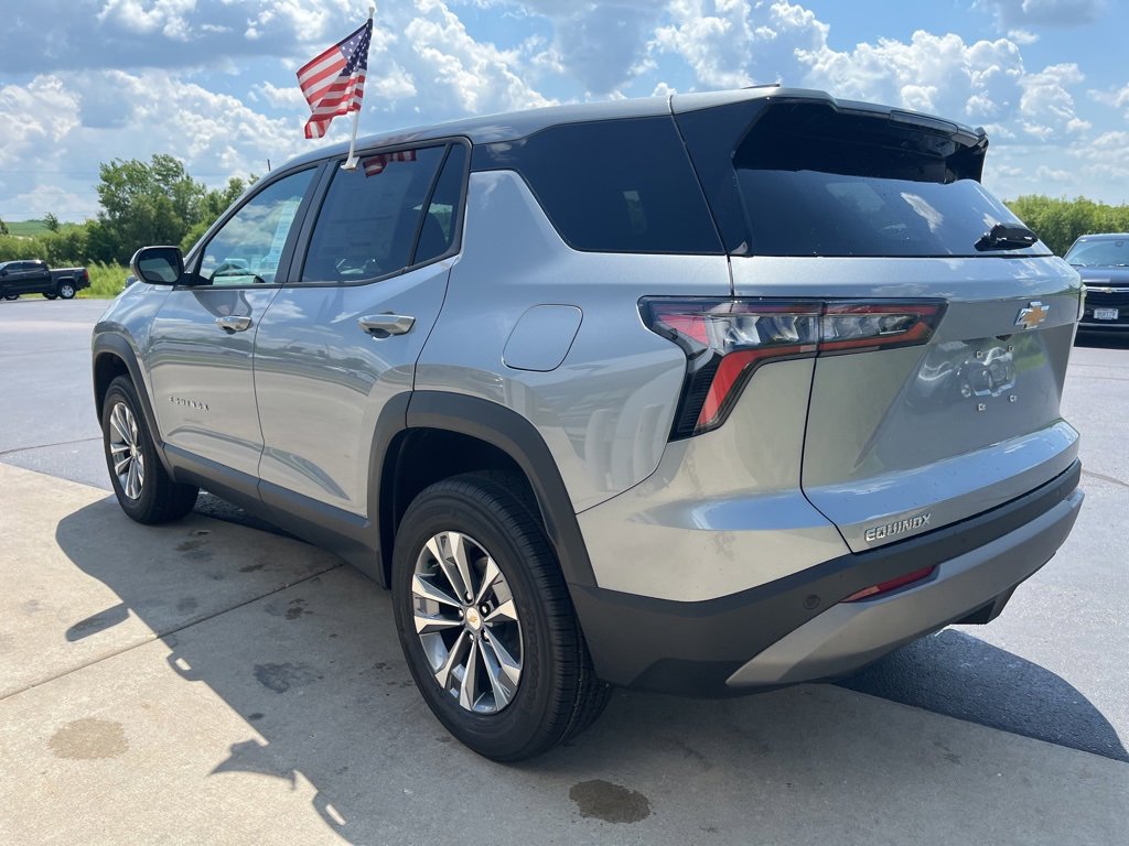 2026 Chevrolet Equinox LT photo 5