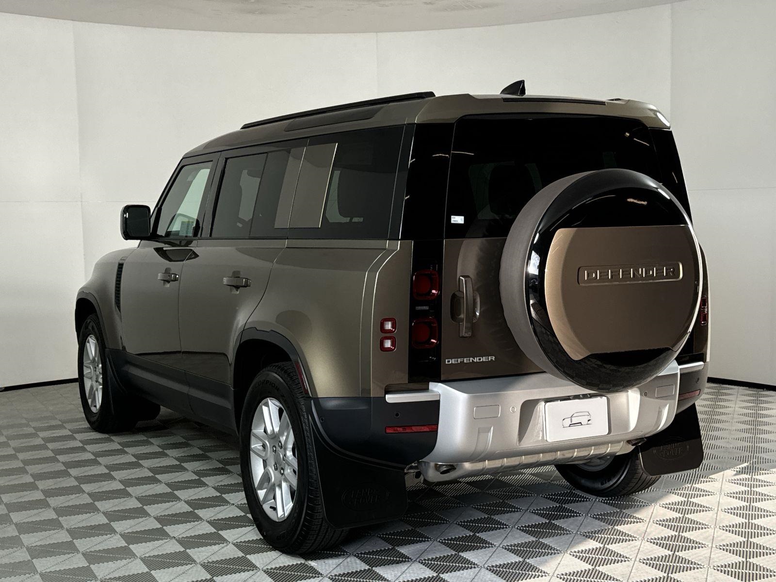 2025 Land Rover Defender 110 S photo 3