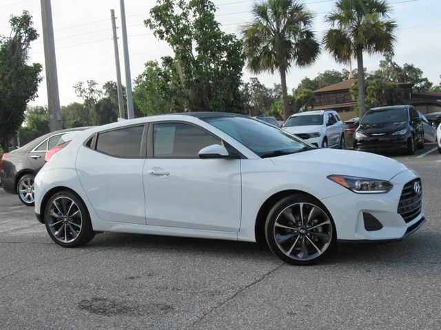 2020 Hyundai Veloster 2.0L Premium photo 2