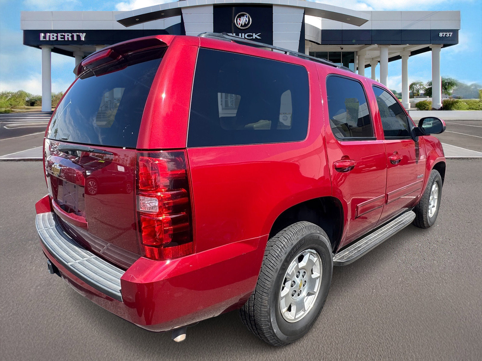 2013 Chevrolet Tahoe LS photo 2