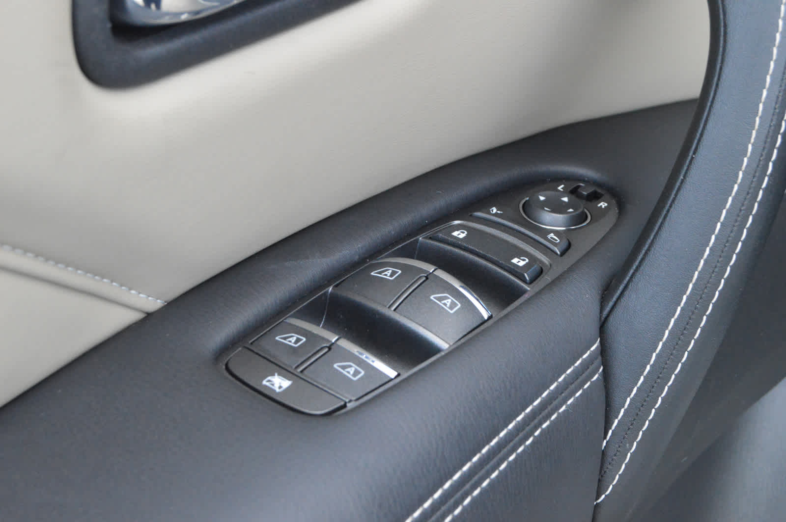 2023 Infiniti QX80 Premium Select photo 14