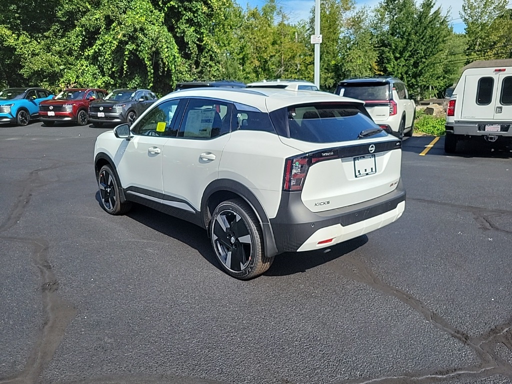 2025 Nissan Kicks SR photo 2