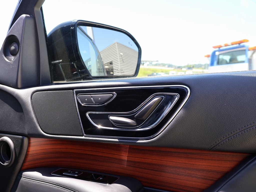 2024 Lincoln Navigator L Standard photo 11