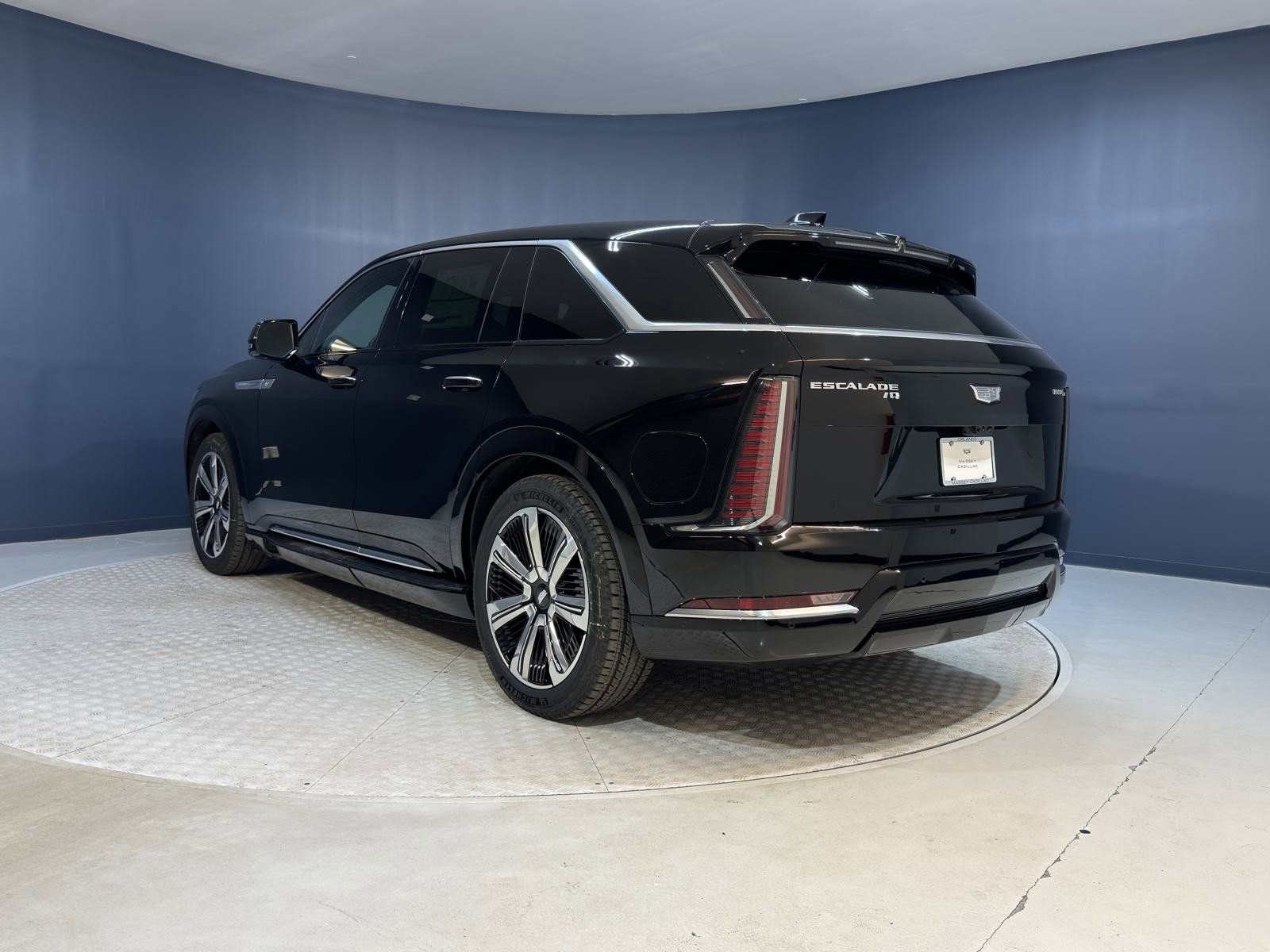 2025 Cadillac Escalade IQ Luxury photo 3
