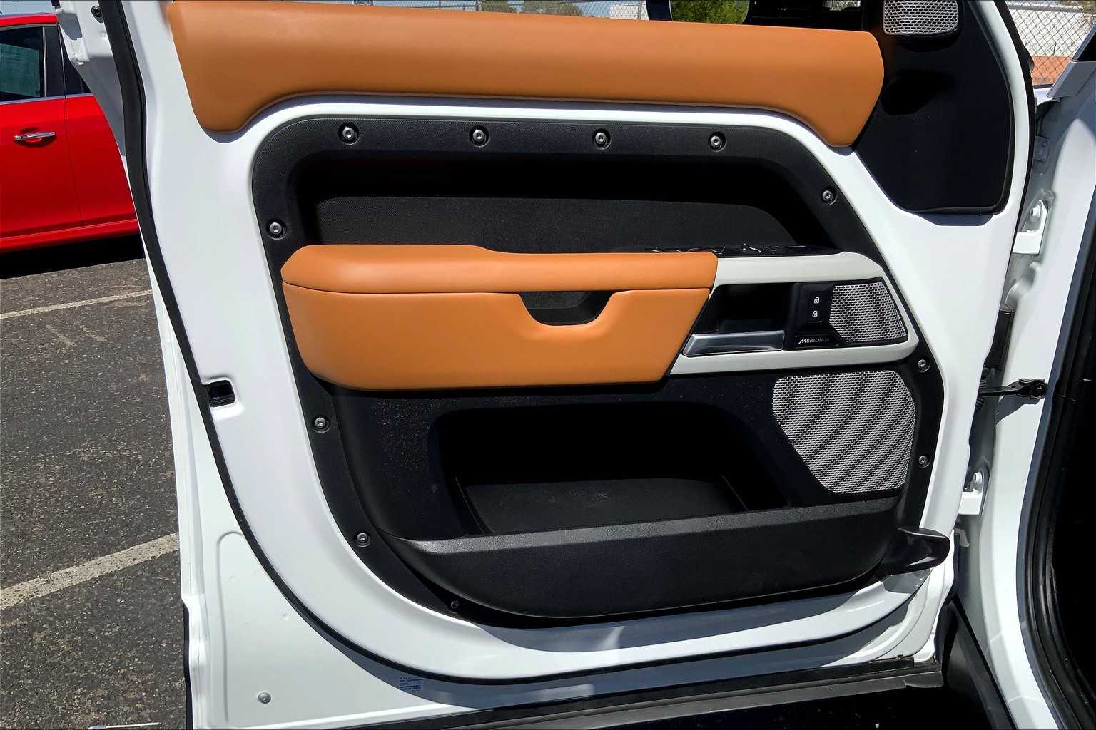 2024 Land Rover Defender S photo 18