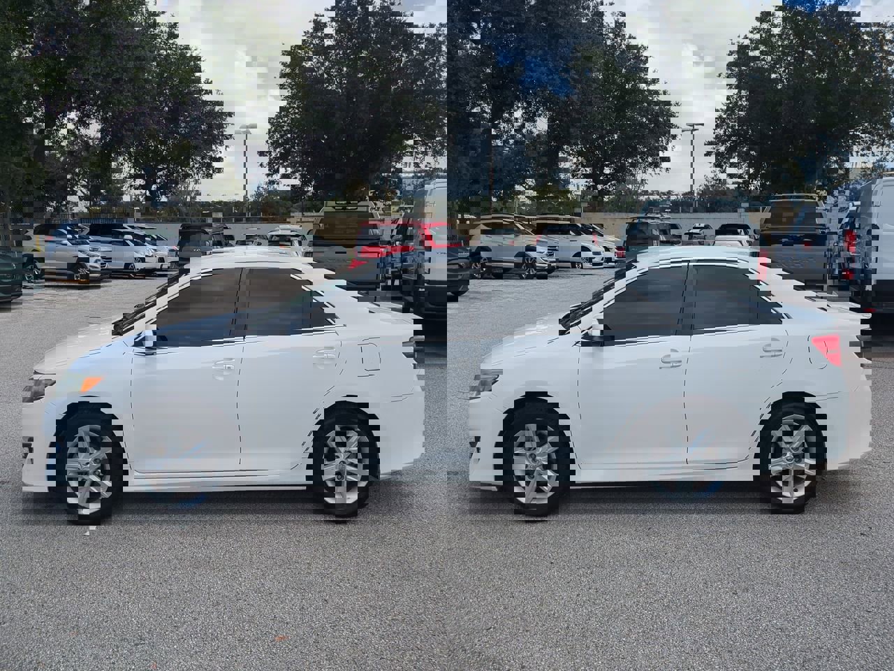 2013 Toyota Camry SE photo 4