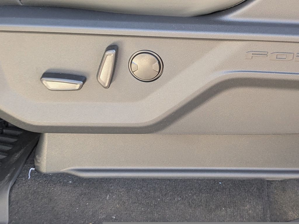 2025 Ford Expedition photo 24