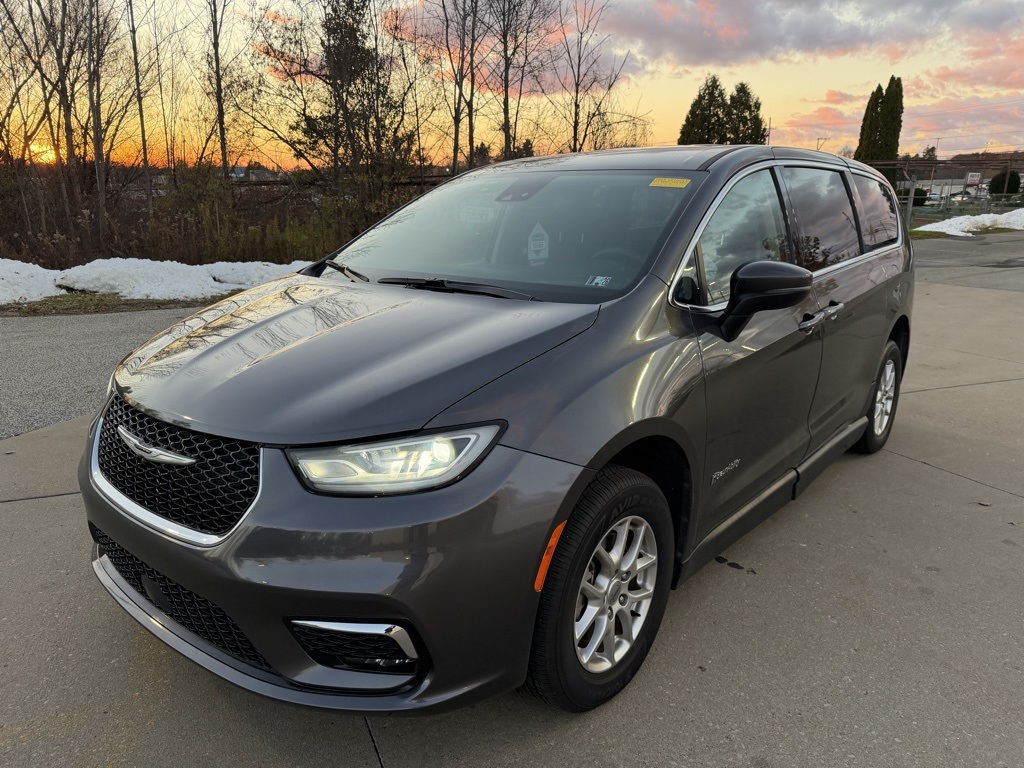 2023 Chrysler Pacifica Touring L