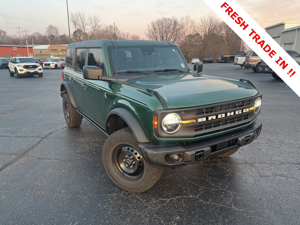 2023 Ford Bronco 4-Door Black Diamond's photo