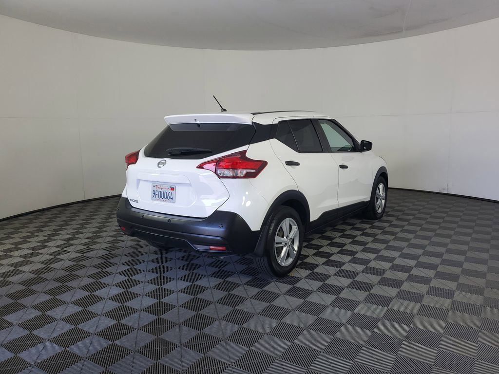 2020 Nissan Kicks S photo 2