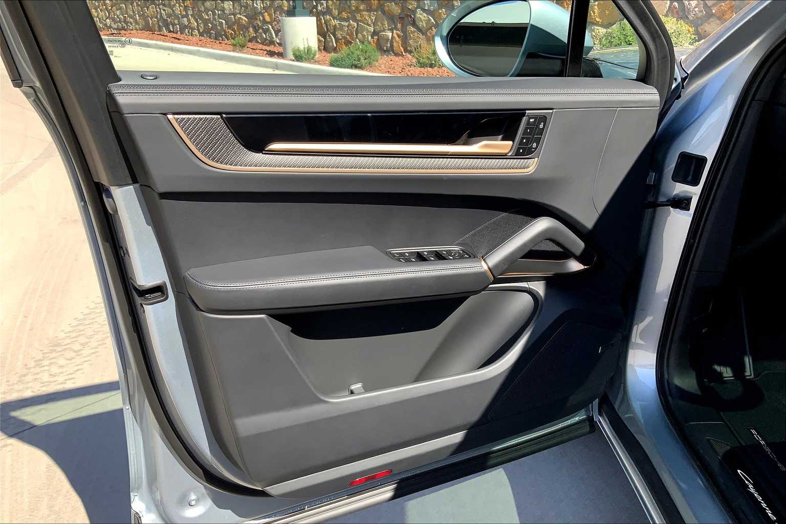 2025 Porsche Cayenne GTS Coupe photo 19