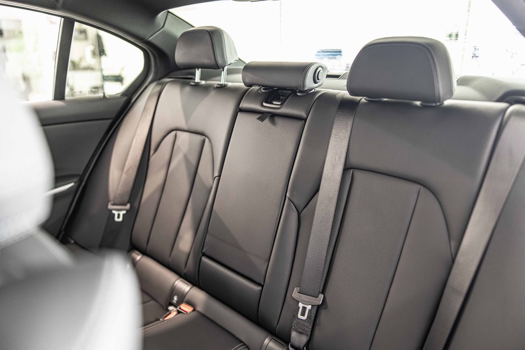 2025 BMW 330I - Image 34