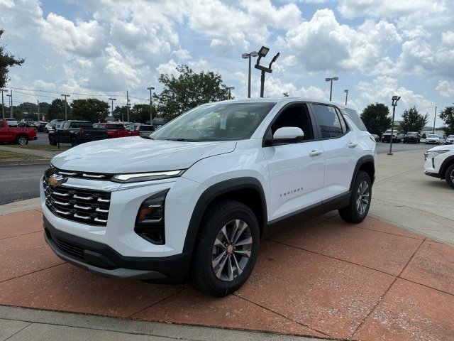 2026 Chevrolet Equinox LT photo 2