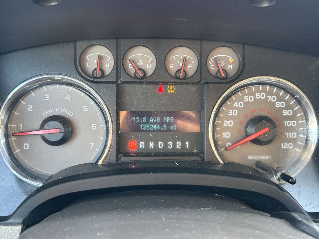 2009 Ford F-150 XLT photo 8