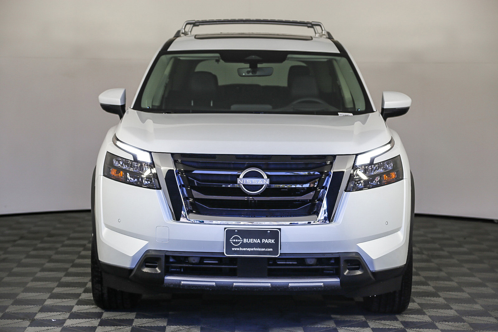 2025 Nissan Pathfinder Platinum photo 4