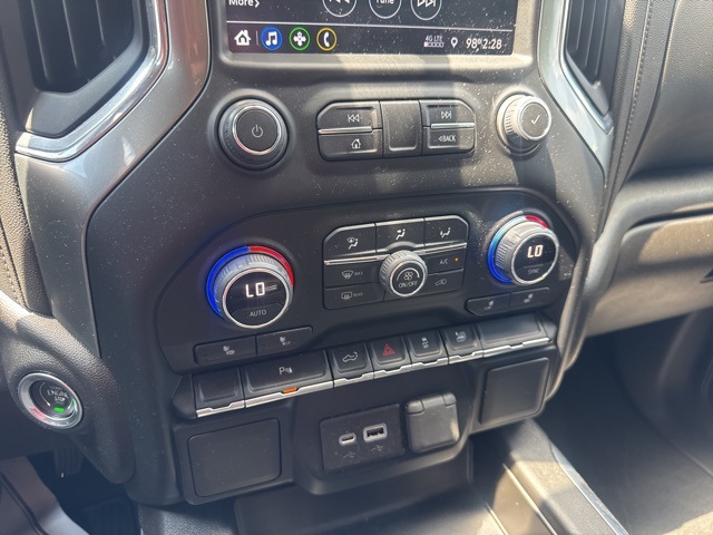 2022 Chevrolet Silverado 1500 RST photo 15