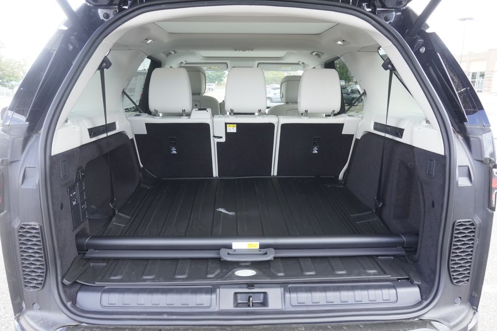 2025 Land Rover Discovery SE photo 29