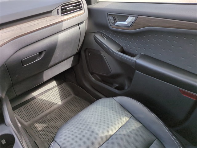 2020 Ford Escape Titanium Hybrid photo 17