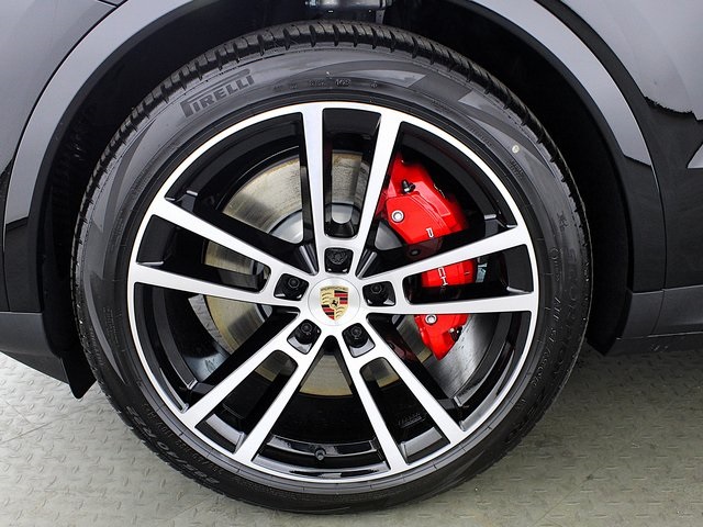 2025 Porsche Cayenne S photo 12