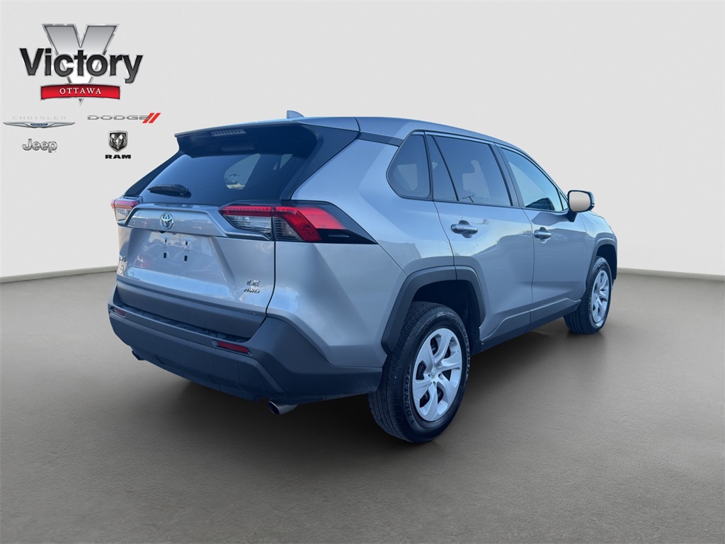 2024 Toyota RAV4 LE photo 6