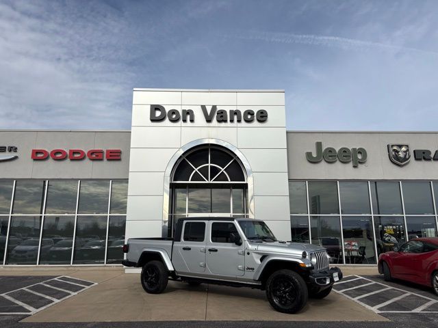 2023 Jeep Gladiator Sport S's photo