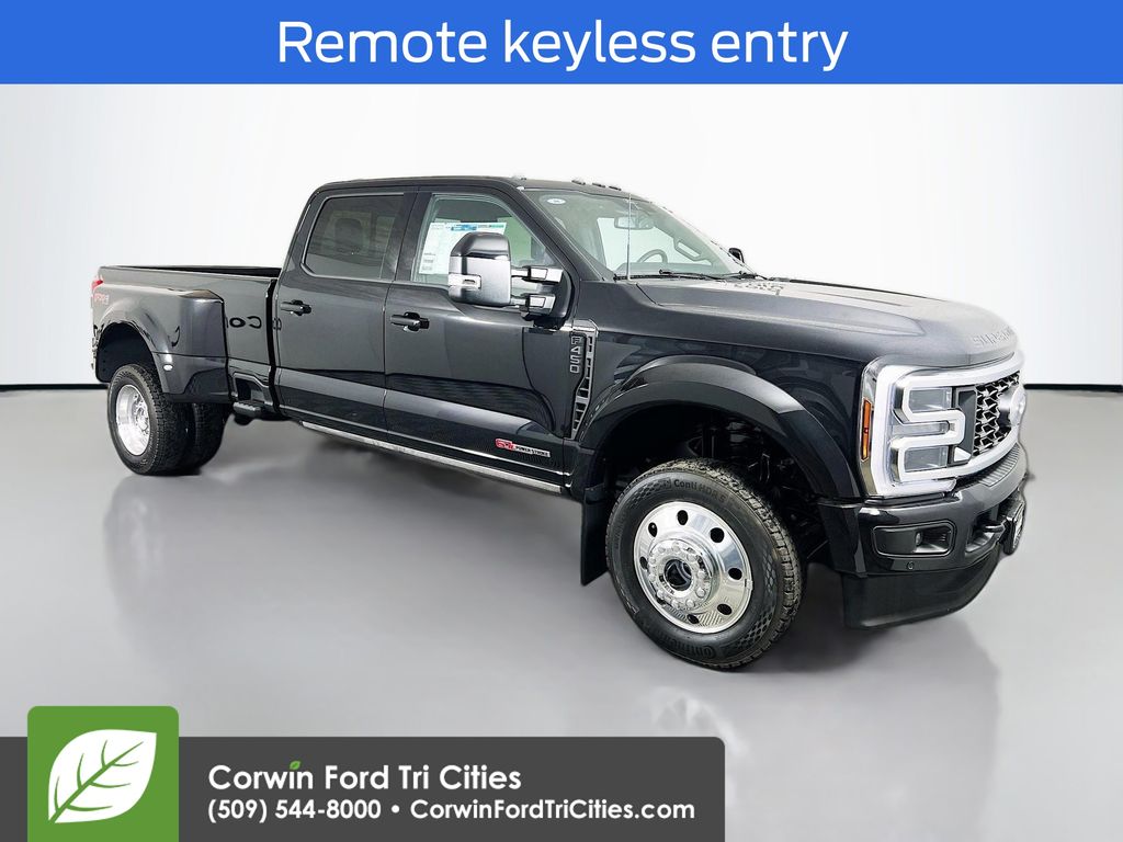 2026 Ford F-450 Super Duty Platinum's photo