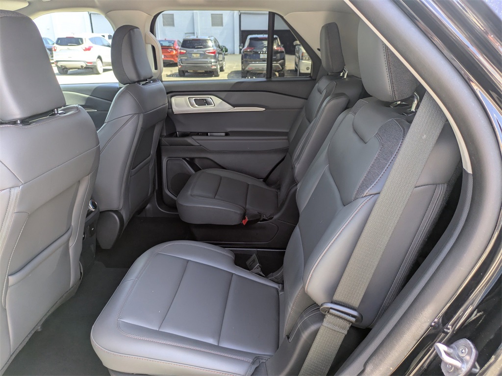 2025 Ford Explorer photo 13